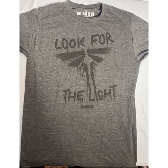 The Last Of Us T Shirt Look For The Light 2023 Medium Hot Topic Gray - Picture 2 of 6